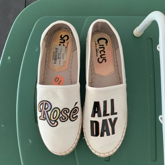 Flats - Picture 1 of 5